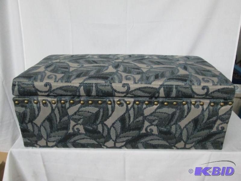 lot 32 image: McLeland Design Fabric Bench w Storage