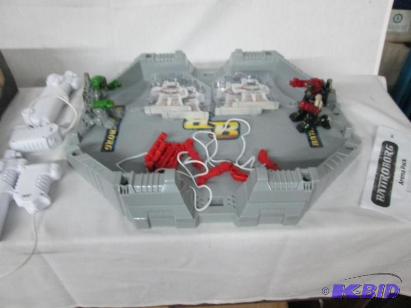 lot 41 image: Battroborg 3-in-1 Battle Arena Military vs. Red