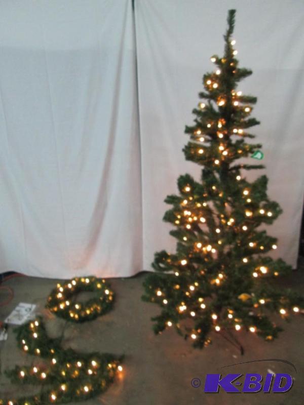 lot 45 image: Alcove 3-pc. Prelit Holiday Decor Set