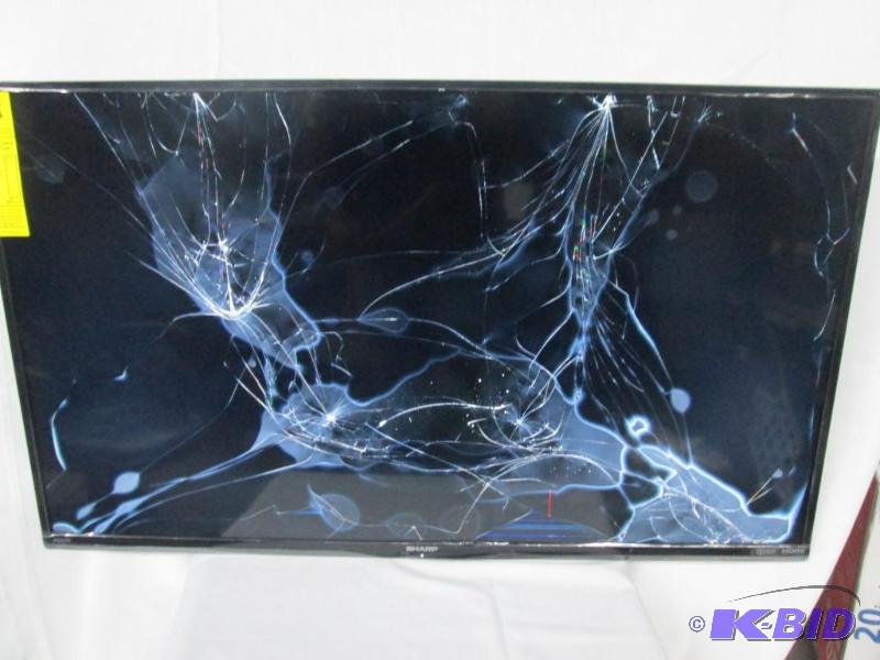 lot 50 image: Sharp AQUOS 39 720p LED TV