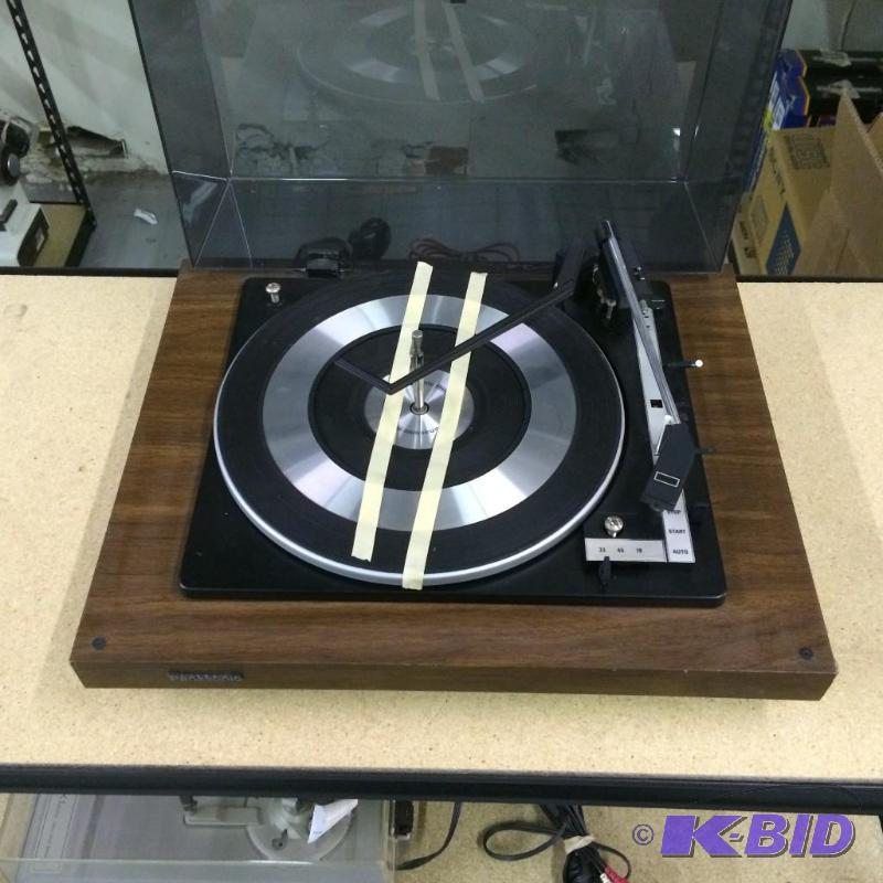 lot 22 image: Vintage Panasonic RD-3100 Turntable and RA-61...