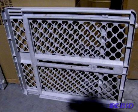 lot 111 image: Kids Gate - Expands from 24" to 41"...