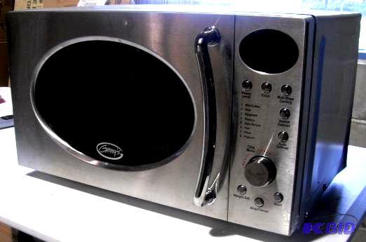 lot 30 image: Ginnys Microwave - Silver - Model&nbspP70B20...