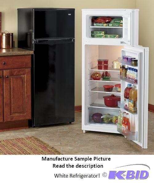 lot 87 image: Montgomery Wards White Refrigerator-Freezer -...