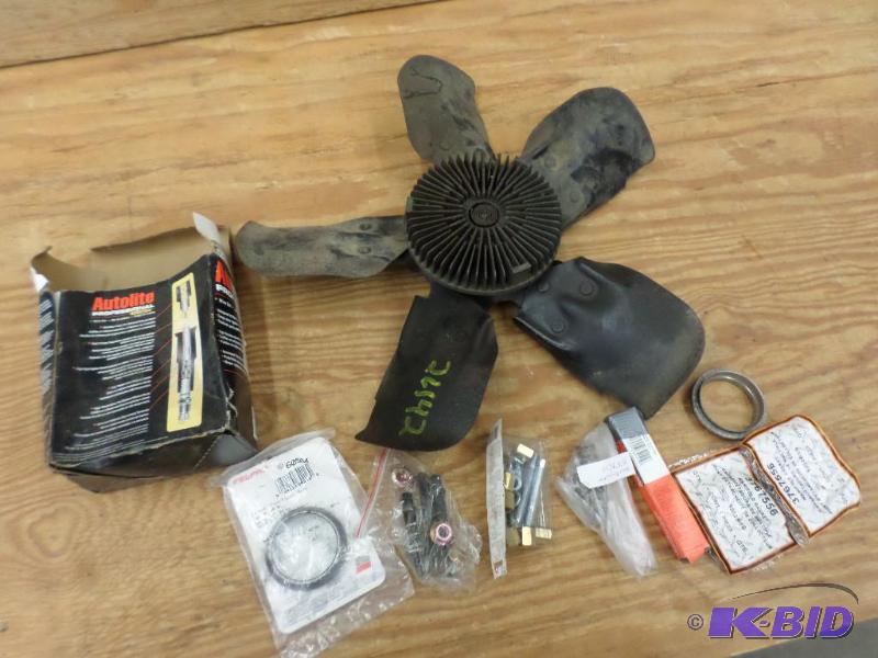 lot 109 image: Lot Of Chevy 454 Fan & Misc Parts...