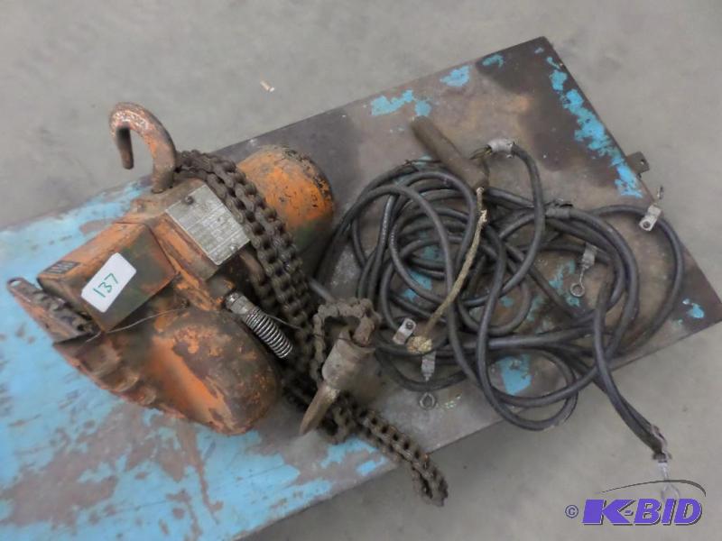 lot 137 image: Yale Midget King 3-Phase 2000# Electric Hoist...