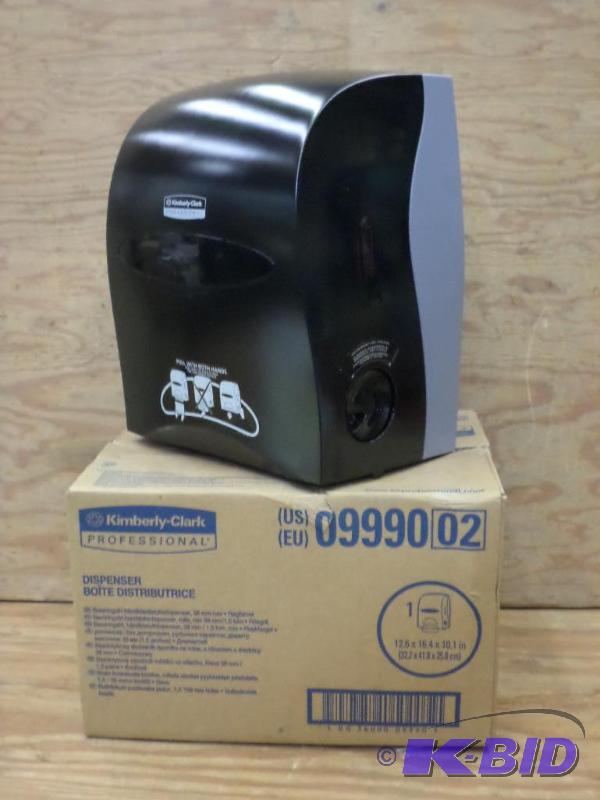 lot 38 image: (6) New Kimberley Clark 09990 Comercial Paper...