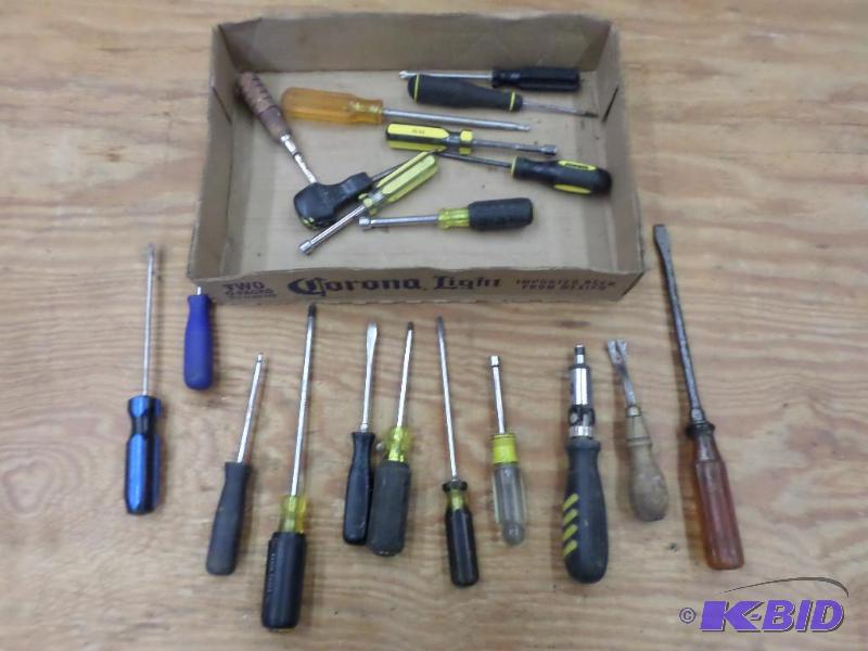 lot 51 image: Lot Of Misc Screwdrivers, Nut Drivers, Etc...