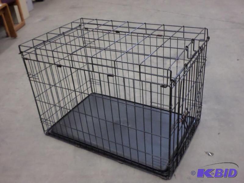 lot 64 image: Collapsible Pet Kenne With Plastic Tray Floor...