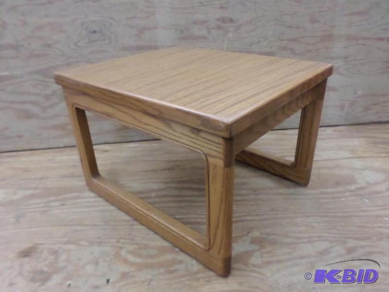 lot 67 image: 18&quotx24" Oak Side Table...
