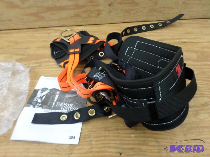 lot 70 image: New 3M 1452 (L-XL) Safety Harness...