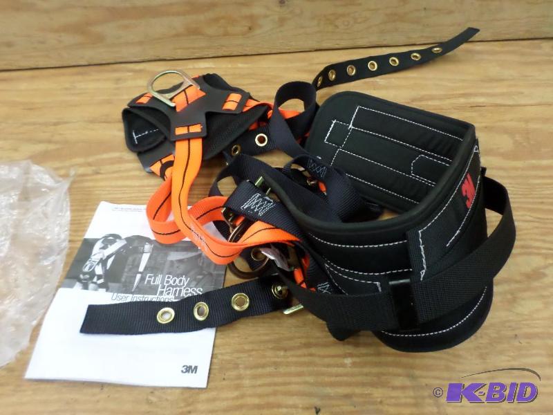 lot 71 image: New 3M 1452 (L-XL) Safety Harness...