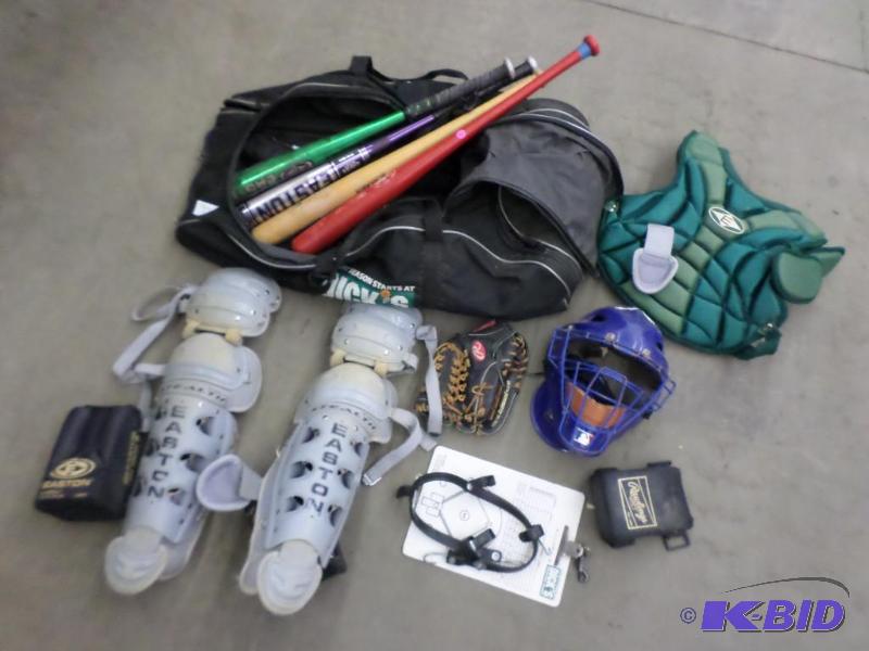 lot 93 image: Baseball Bag With Catchers Gear & (4) Bat...