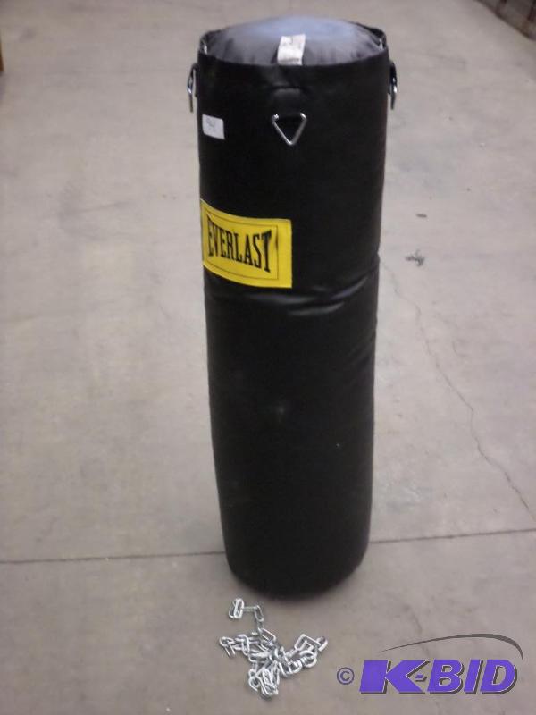 lot 94 image: Everlast Punching Bag With Mount Chain...