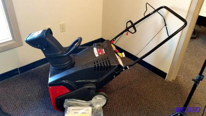 Yard Machines 21 179cc Single Stage Compact Snow Thrower  New out of Box