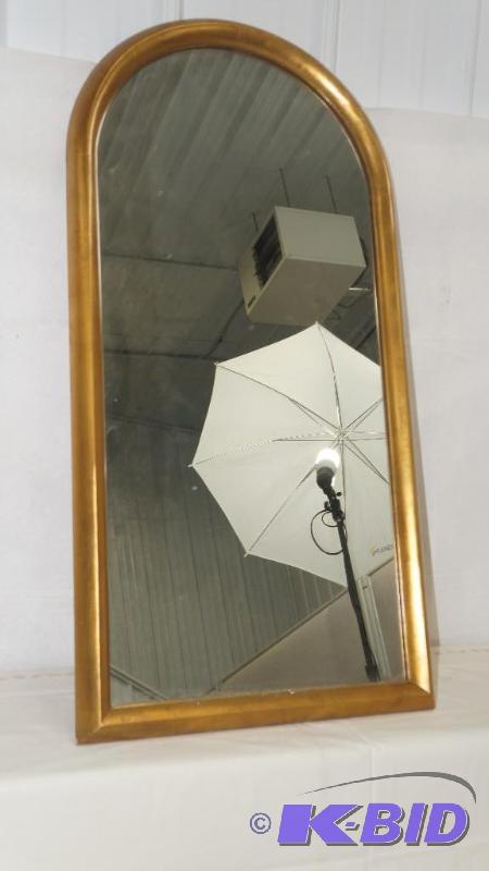 lot 101 image: Nice Bassett Mirror Co. Vintage Arch Style Mirror