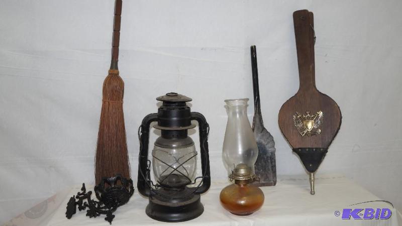 lot 108 image: Lot of Vintage Items