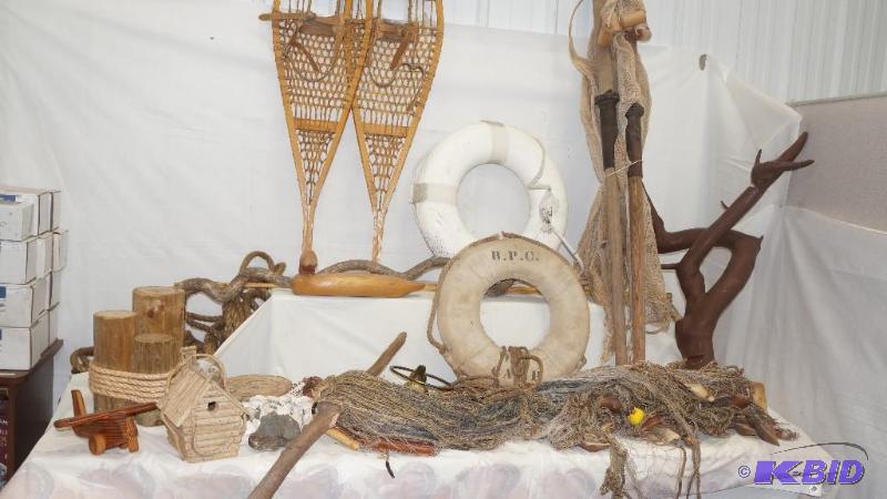 lot 116 image: Large Lot of Cabin Decor