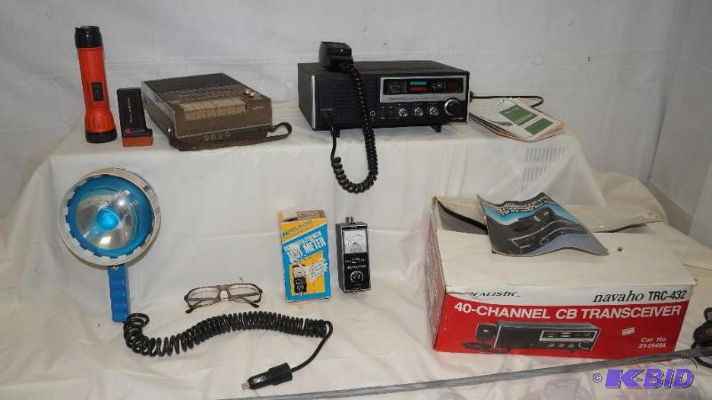 lot 121 image: Lot of Vintage Electronics