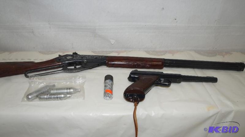 lot 122 image: Daisy C02 BB Pistol & Daisy Pump Action BB Rifle