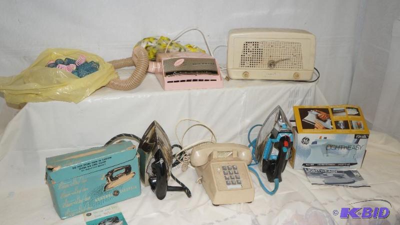 lot 123 image: Lot of Vintage Items
