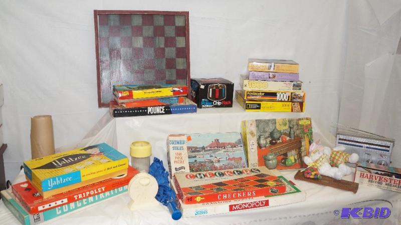 lot 127 image: Large Lot of Vintage Games