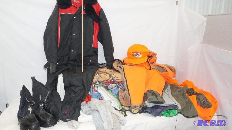 lot 129 image: Lot of Hunting & Snowmobile Gear