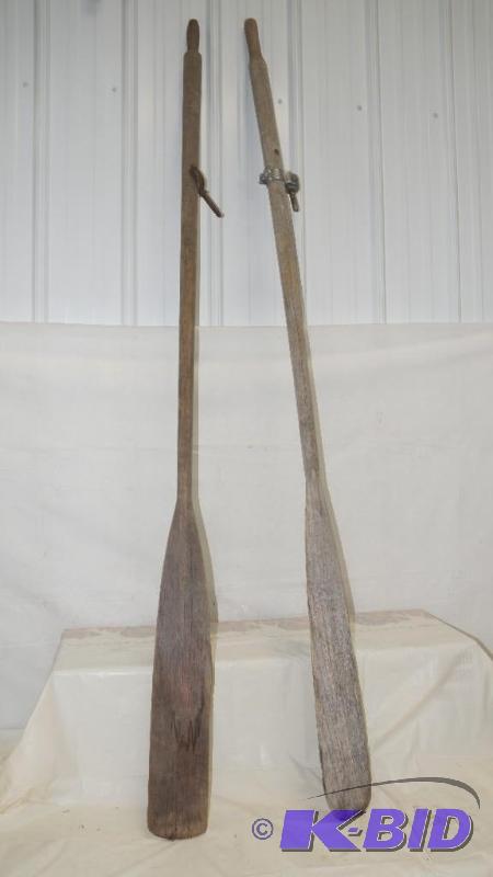 lot 134 image: Set of 2 Vintage Oars