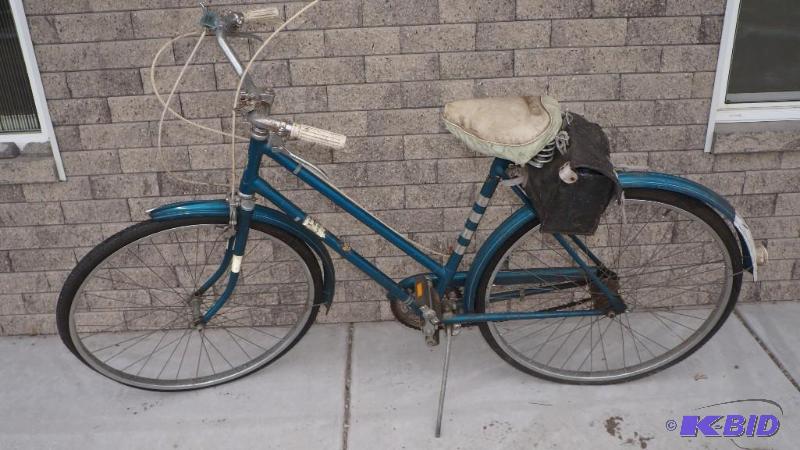 lot 14 image: Vintage Hercules Nottingham Girls Bicycle