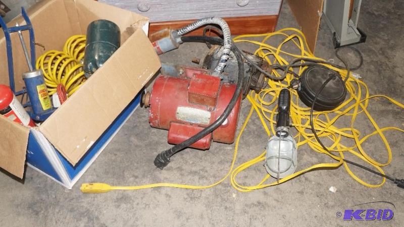 lot 145 image: Lot of Electrical Items and 6 110 Volt Portable Baseboard Heater