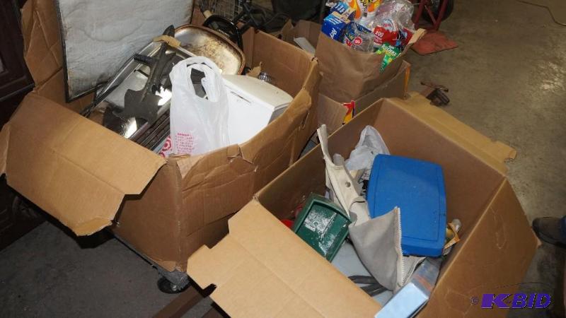 lot 146 image: Lot of Kitchen Goods, Cleaning Supplies, Paper Products, Etc.