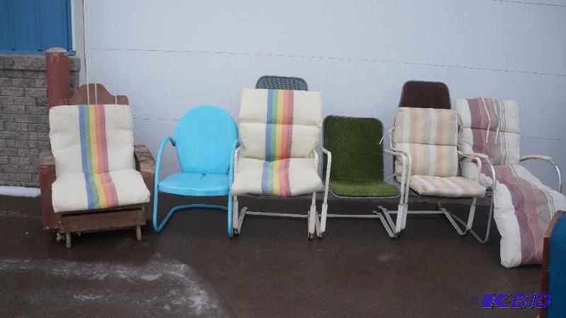 lot 3 image: Set of 7 Beach  Patio Chairs with Cushions