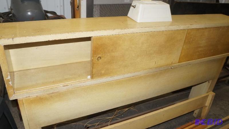 lot 31 image: Vintage Full Size Bed