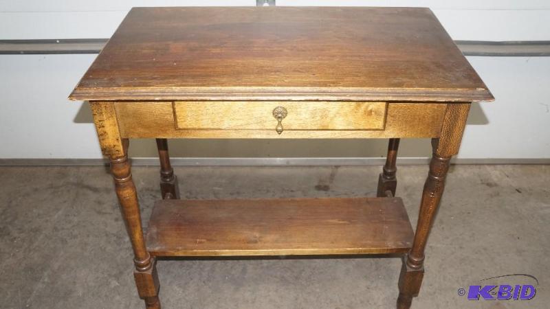 lot 33 image: Vintage Table