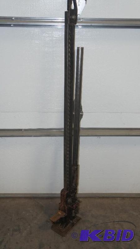 lot 55 image: 5000 lb. Handy Man Jack