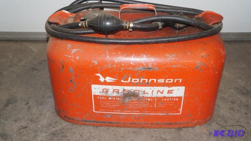 lot 62 image: Johnson 6 Gallon Boat Gas Tank