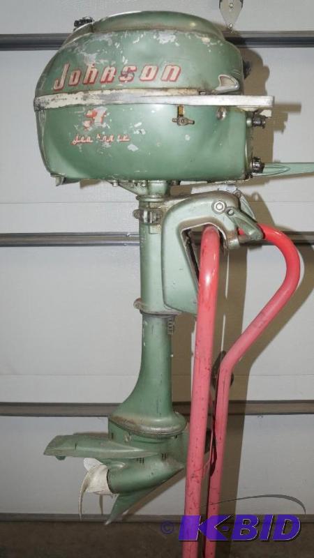 lot 65 image: Vintage 1950s Johnson Sea Horse 3 HP Boat Motor