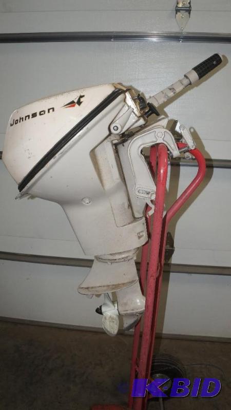 lot 66 image: Vintage Johnson 1970s 9.5 HP Boat Motor