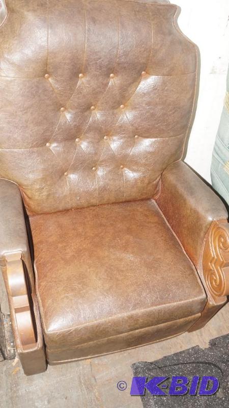 lot 7 image: Leather Side Chair