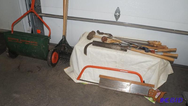 lot 74 image: Lot of Lawn & Garden Items & Hand Tools