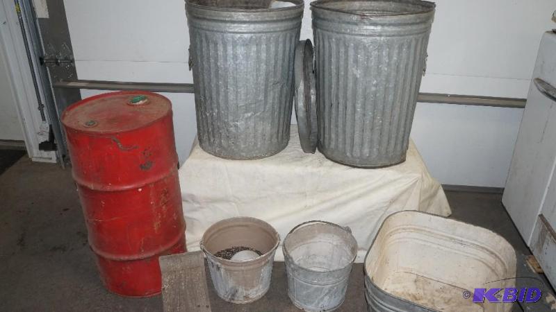 lot 76 image: Lot of Vintage Items