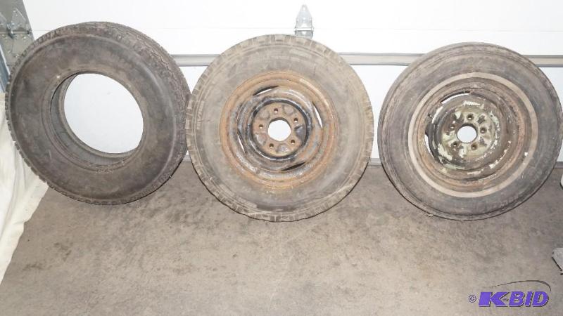 lot 83 image: Set of 3 Tires