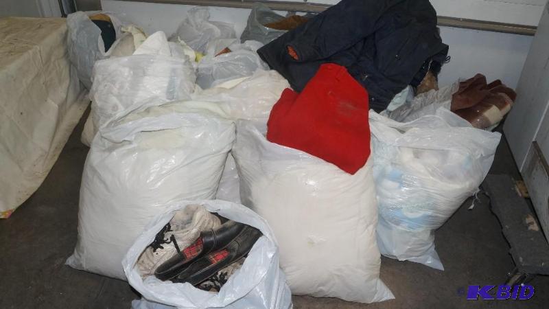 lot 85 image: Huge Lot of Mens & Womens Clothing, Shoes, Linens, Etc.