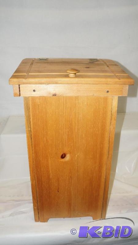 lot 95 image: Nice Wood Potato Storage Bin