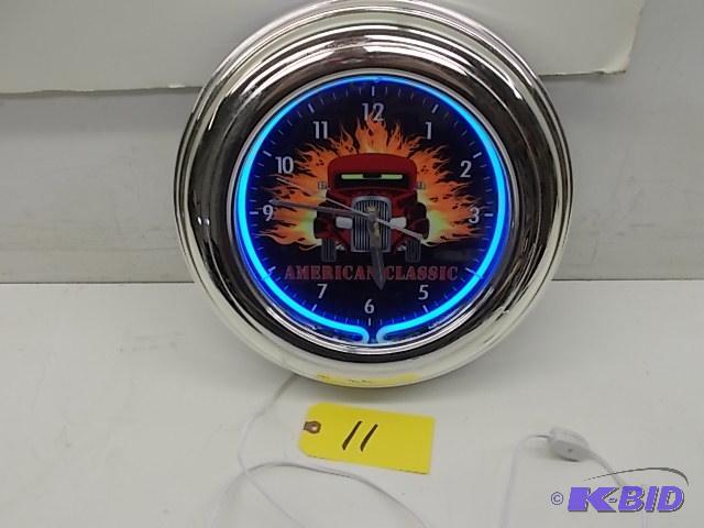 lot 11 image: American Classic Neon Clock, 14", Works...