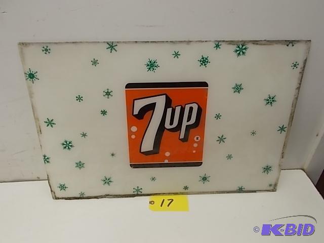 lot 17 image: 7 Up Plastic Sign 28 x 19...