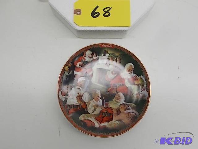 lot 68 image: Coca-Cola Bradford Exchange Santa Plate, Sant...