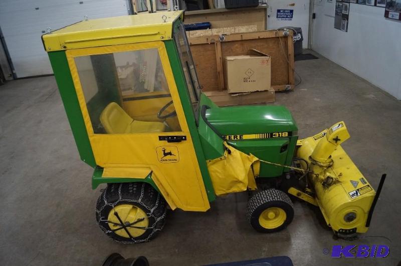 John Deere Garden & Lawn Tractor