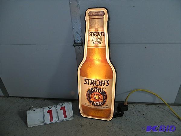 lot 11 image: Strohs Draft Light Neon Lighted Sign.