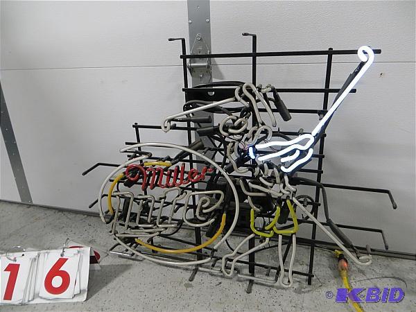 lot 16 image: Miller Lite Golfer Neon